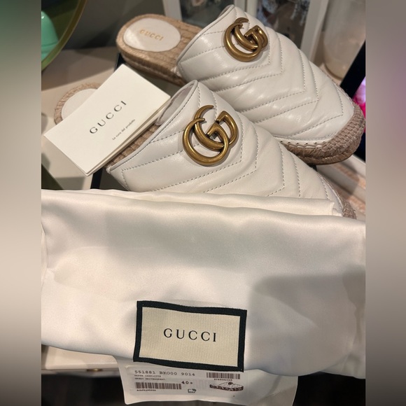 Gucci Women's Cream Quilted Mules with Gold Logo - Picture 1 of 6